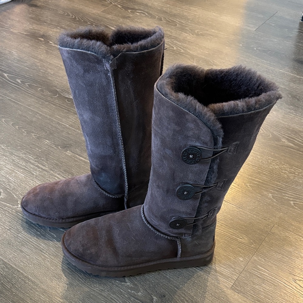 UGG Women's Triple Button Boots - Dark Brown